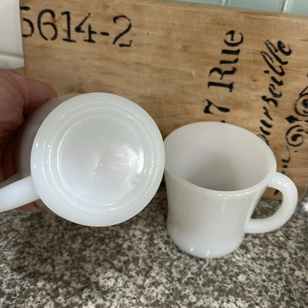 Set of 2 Vintage Milk glass mugs